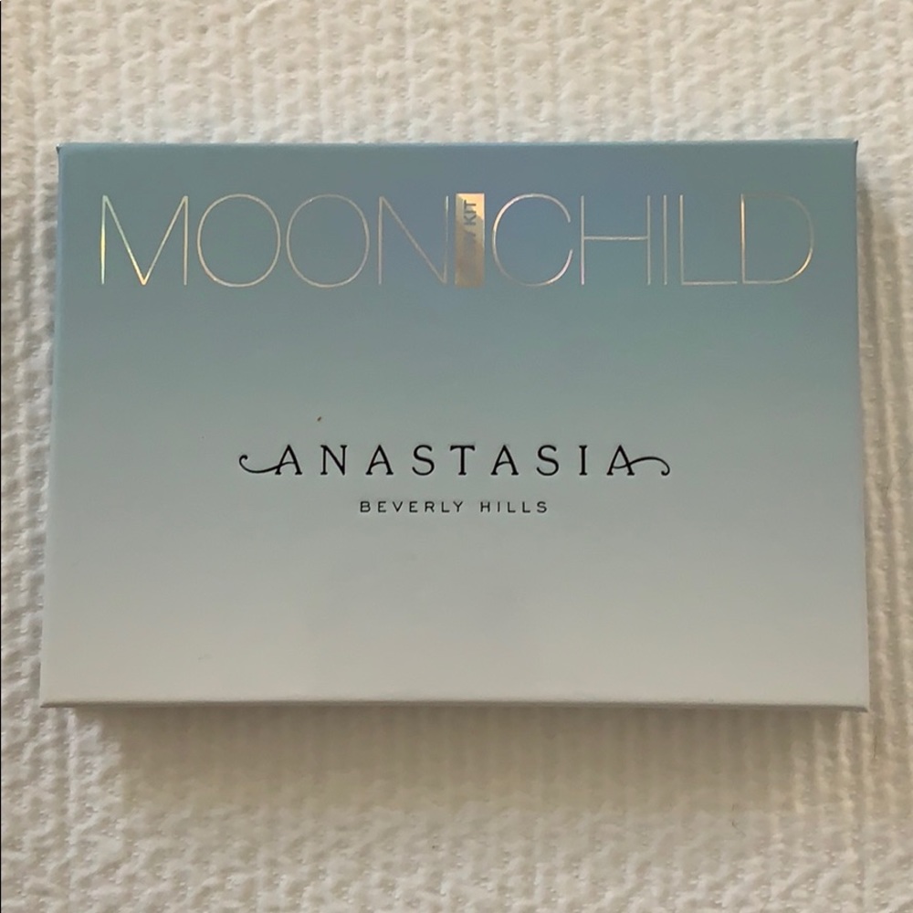 NWOT Anastasia Moon Child Glow Kit